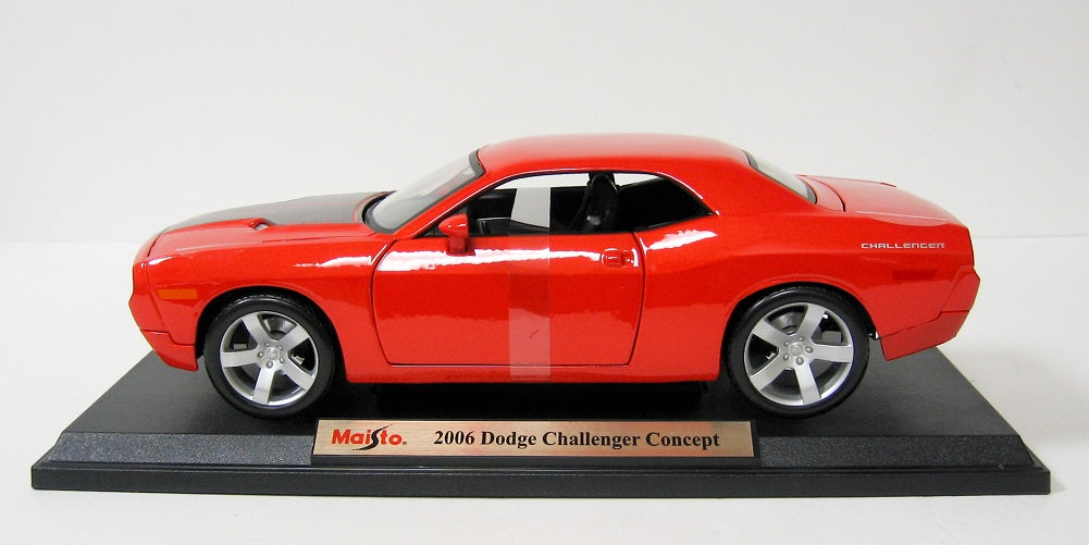 Maisto 2006 Dodge Challenger Red 1:18 Diecast Model Car